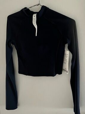 NWT unworn Lululemon Wunder Train Crop Long
Sleeve Half Zip Size 4